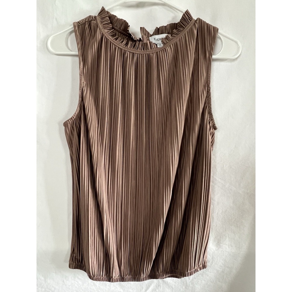Evereve Mallory Plisse‎ Sleeveless Ruffed Neck Women's Small Top In Taupe